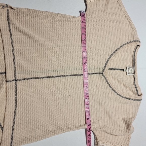 True self size large top with sheer floral sleeves and crochet trim - Picture 14 of 16